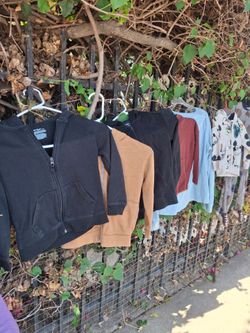 Se vende bolsa de ropa y zapatos de ninos