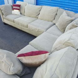 Modern sectional couch , very clean