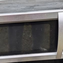 Microwave Oven W/Glass Turntable For Even Cooking By Oster 1600W So A High Powered One.