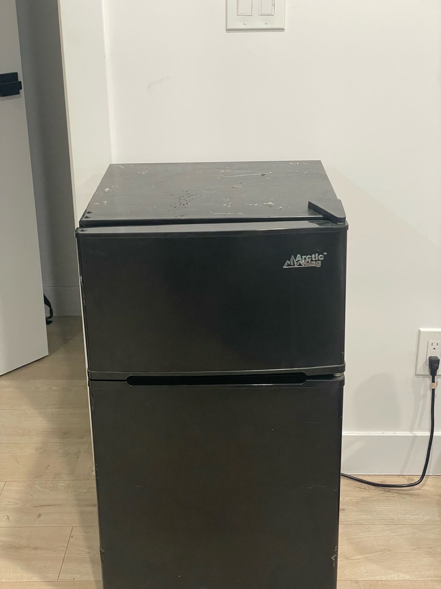 Mini fridge (arctic king) cash only