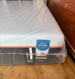 Tempurpedic proadapt mattress new