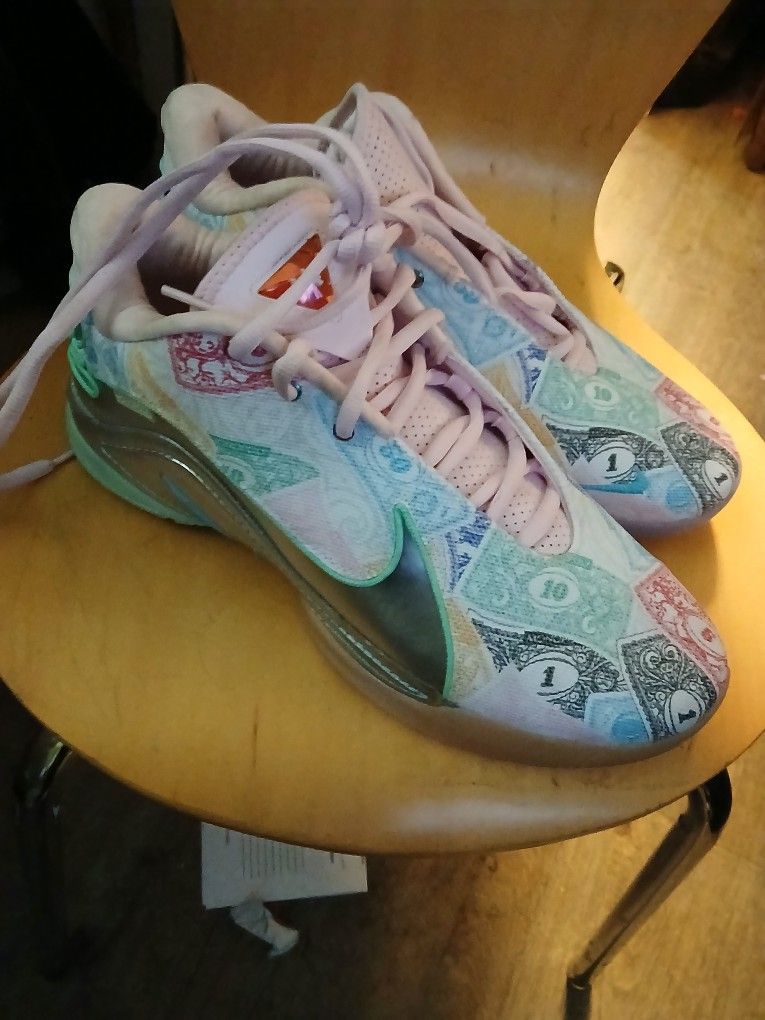 Nike LeBron 22 GS "Monopoly" basketball shoe in the white, Baltic Blue, Vapor Green men's size 13