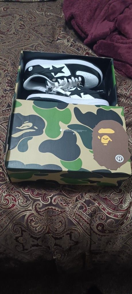 New Black And White Size 9.5 Bapestas