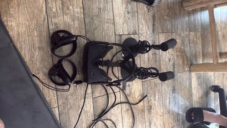 Oculus Rift VR Headset with Controllers and Sensors