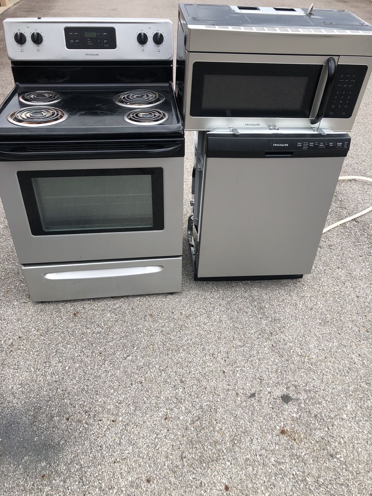 Stove,dishwasher And Over Range Microwave 
