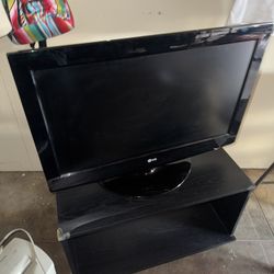 LG 32" TV 🔥📺 WITH ROLLING STAND — WORKS GREAT!