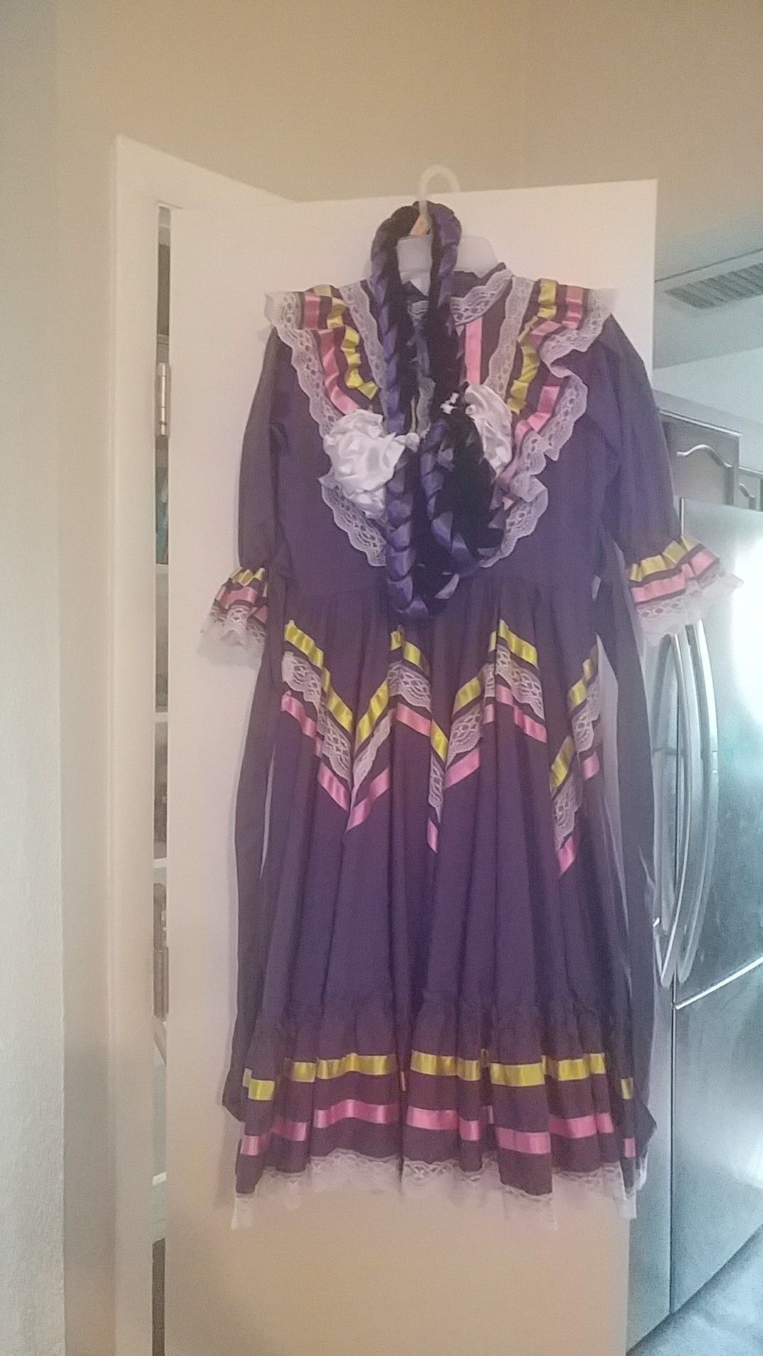 Folklorico Jalisco Dress! Purple..fits a child who is a size clothing of 5 to 8....double skirt...my daughter has outgrown.