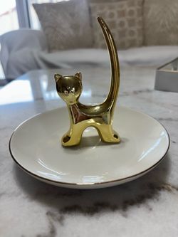 Cat figurine $5