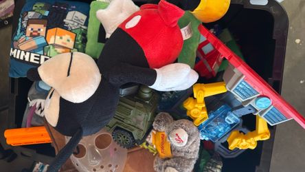 Bundle of random boys’ toys