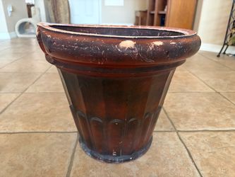 Large Fluted “ Grosfillex” Durable Plastic Planter/Pot