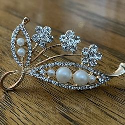 Barcs Australia Floral & Pearl Bouquet Brooch - Gold Tone, Faux Pearls & Crystals, Excellent Condition 