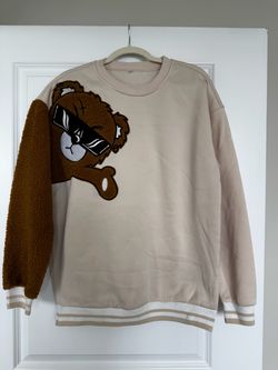 🧸 Cute Bear Graphic Sweatshirt – Size S