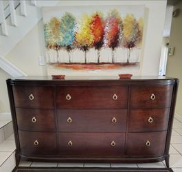 THOMASVILLE SOLID WOOD DRESSER EXCELLENT CONDITION DELIVERY AVAILABLE