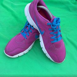 Women Nike Sneakers Size 10 