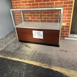 Free glass display. Gratis!