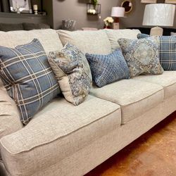 Linen Queen Traemore Sofa Sleeper /couch
