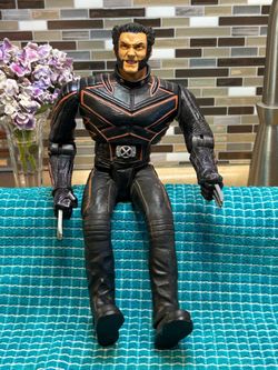 Toy Biz Marvel X-Men United Electronic Battle Action Wolverine action figure.
