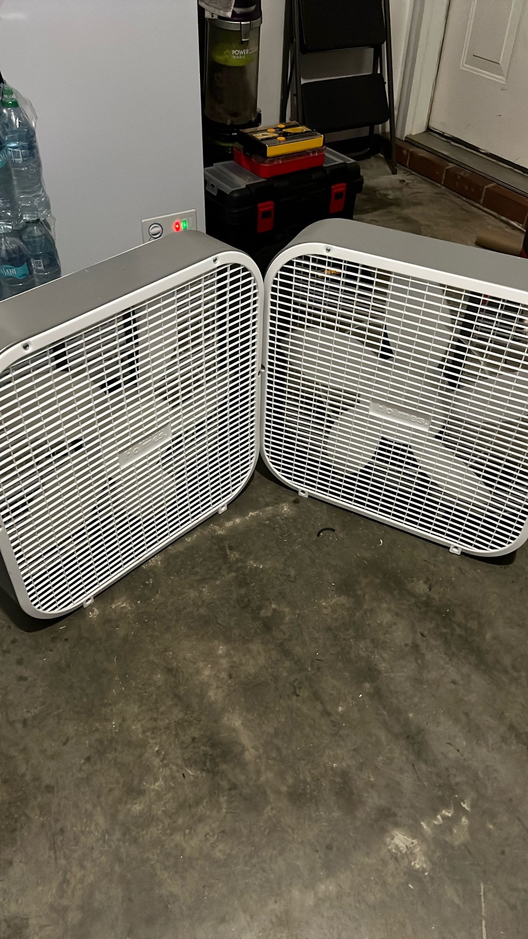 2 Box Fans