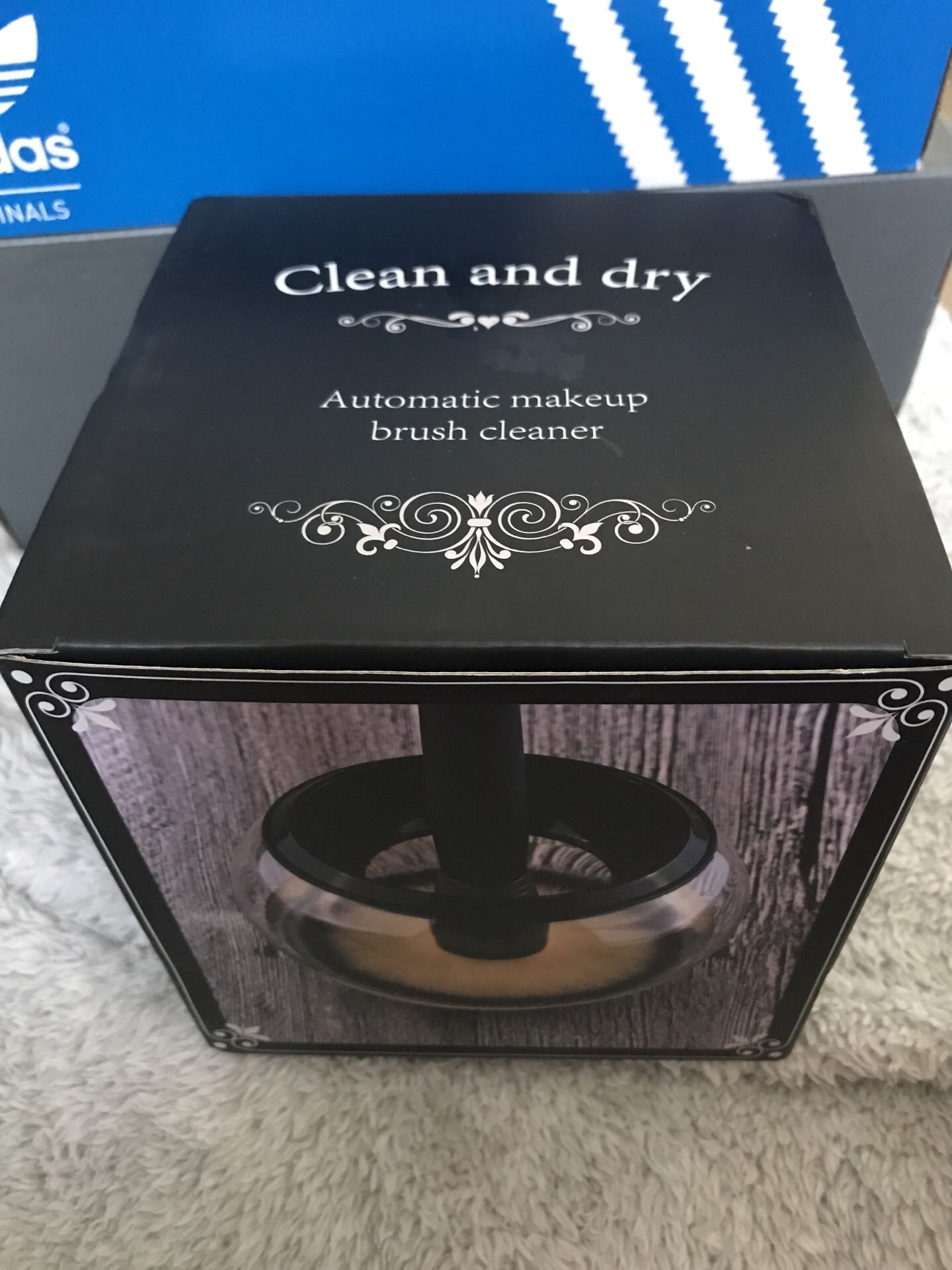 Clean and dry automatic makeup brush cleaner