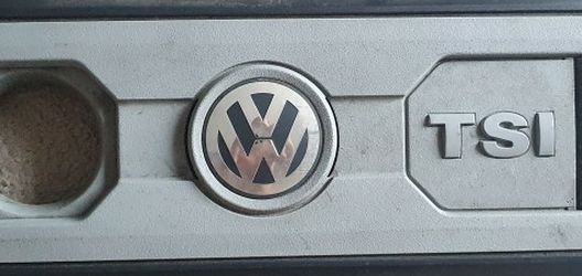 VW CC / Volkswagen CC engine cover assembly plastic