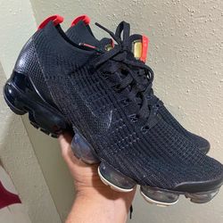 Super Rare” Nike Air VaporMax Flyknit 3 Black Snakeskin, like new” Size 11