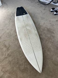 Surfboard (5’9”x18&7/8”x2.5”) Barely Ridden - Made By Local Shaper