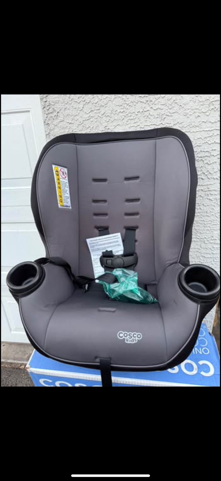 Brand new Cosco Onlook 2-In-1 Convertible Car Seat
