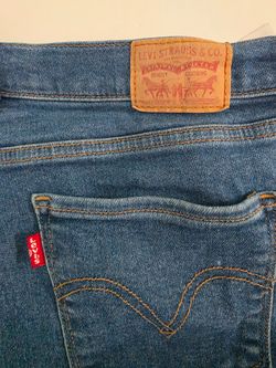 Levi's Women's Straight fit W29 L30 Medium Wash Blue Stretch Denim