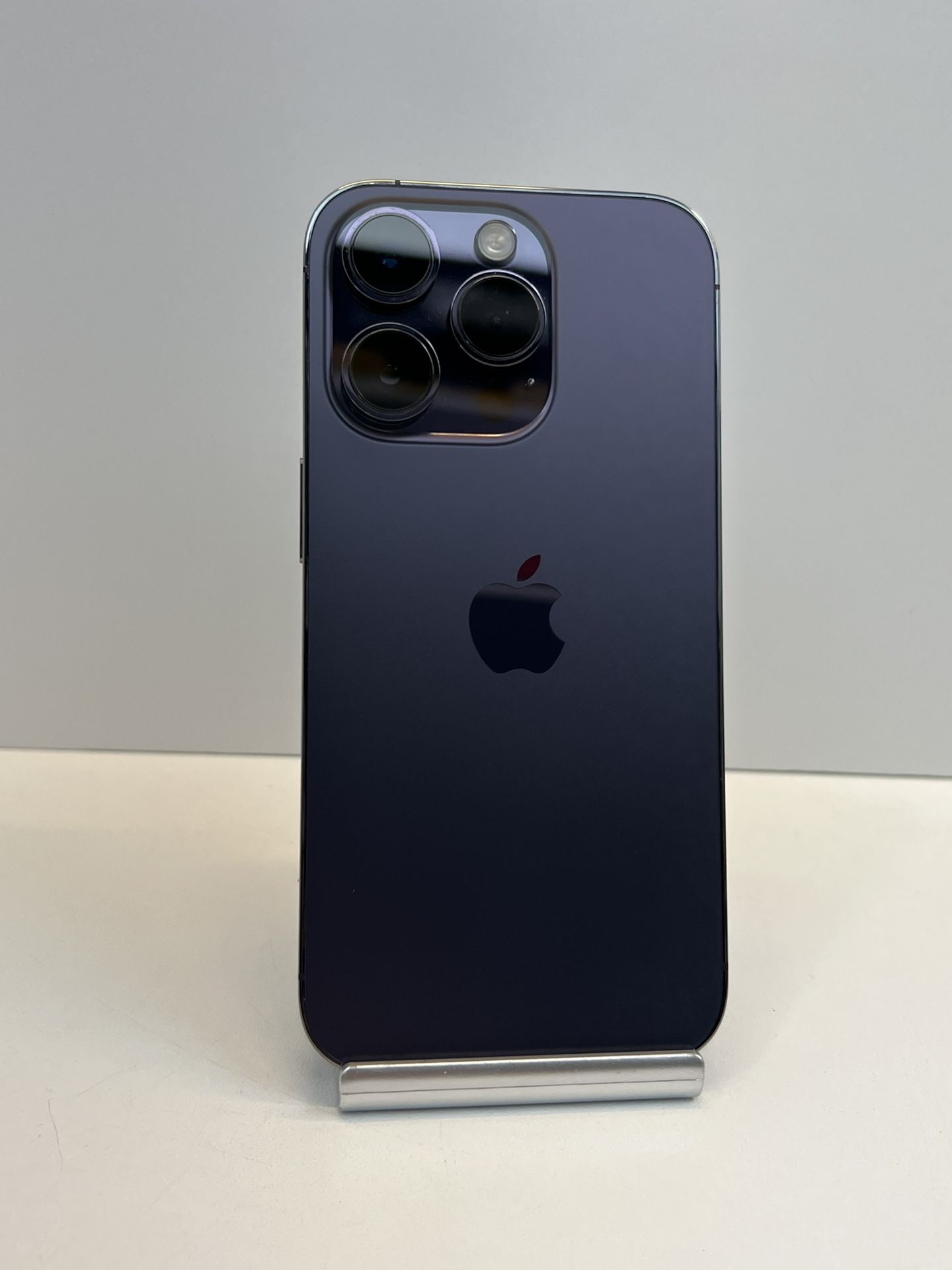 Apple iPhone 14 PRO 128gb. ( Unlocked )