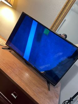Insignia 32-inch LED TV NS-32D220NA18