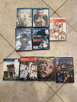 Warner Bros. The Big Bang Theory Seasons 1 & 2 DVD Blu-ray Set