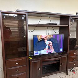 Entertainment center