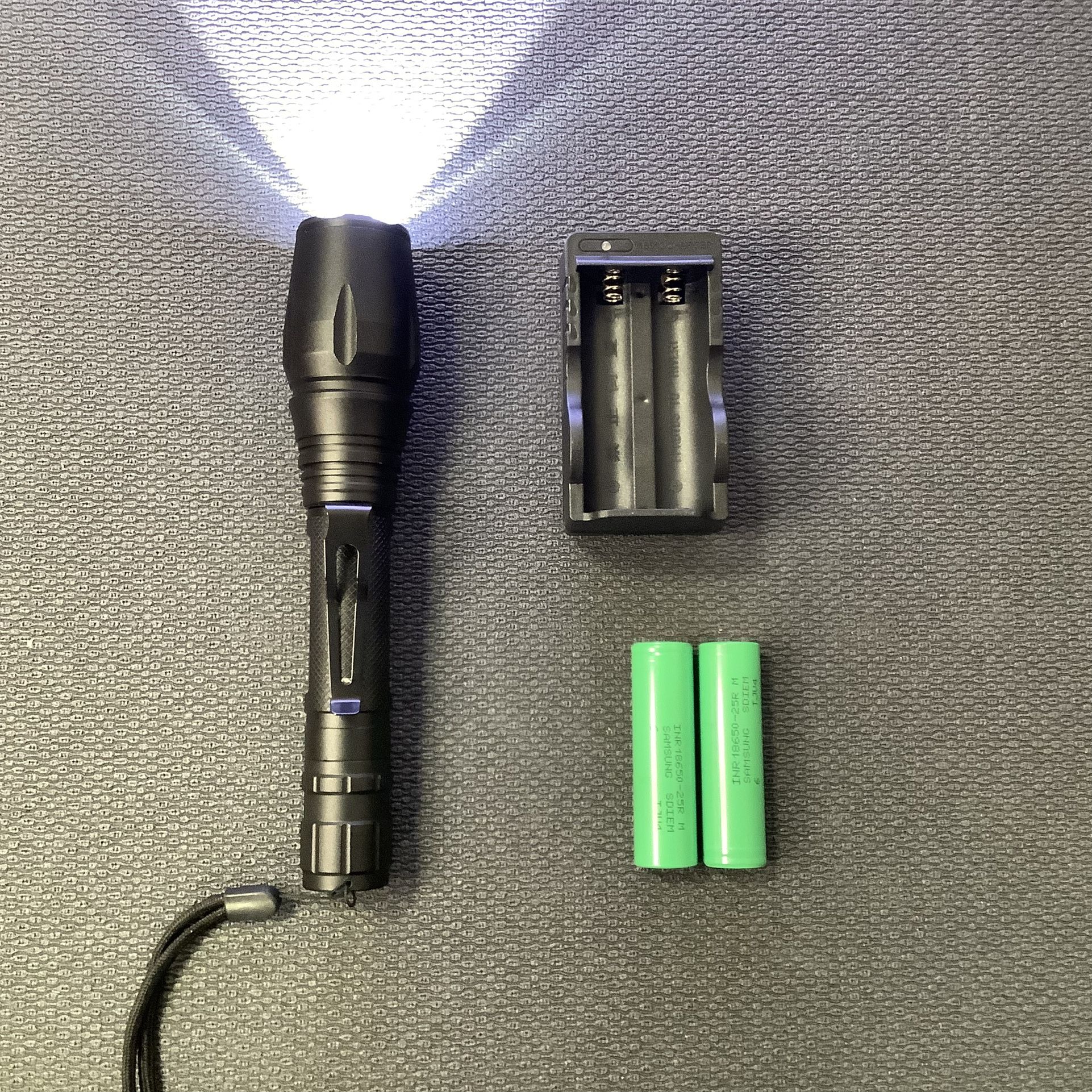 Ultra Bright T6 Torch LED Flashlight Rechargeable Military Work Light With 2 Samsung 18650 25R Rechargeable Batteries And Dual Charger