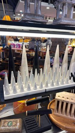 Jewelry Store Displays & Fixtures – $3+ – Store Closing Sale