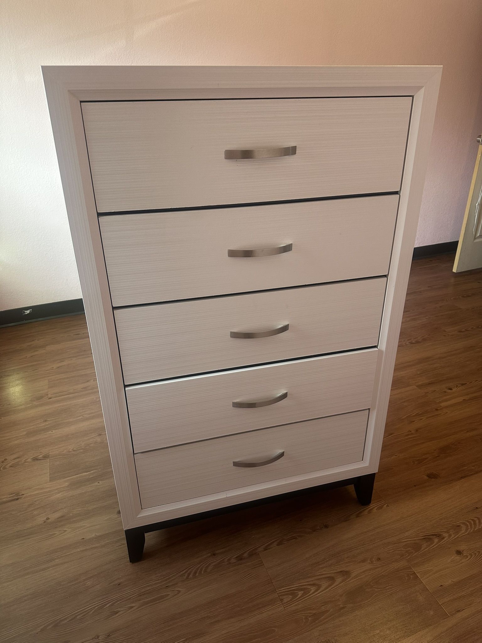 White 5 Drawer Dresser