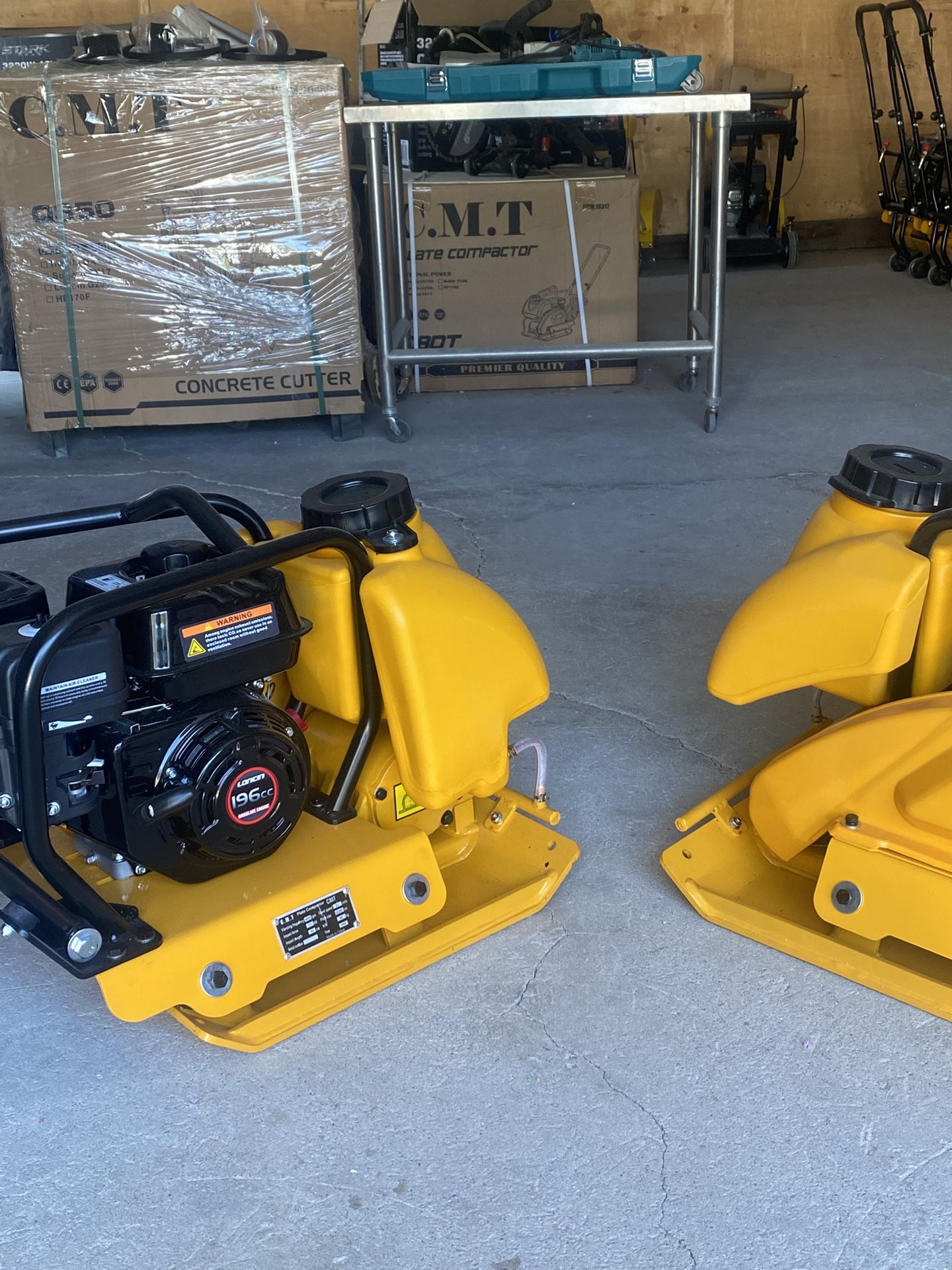 Vibrating plate compactor