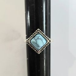 BLUE HOWLITE TURQUOISE  LADIES SIZE 7 NEW FASHIONISTA  SILVER RING