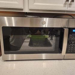 GE Microwave Over The Range 