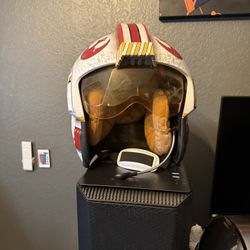 Disney Park Star Wars Galaxy Edge  X-Wing Fighter Helmet