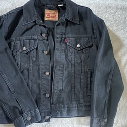 Women’s Levi Light Wash Denim Jacket Size Medium 