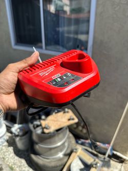 Milwaukee M12 Charger