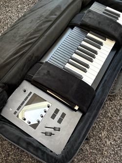 Expressive E Osmose 49 with case
