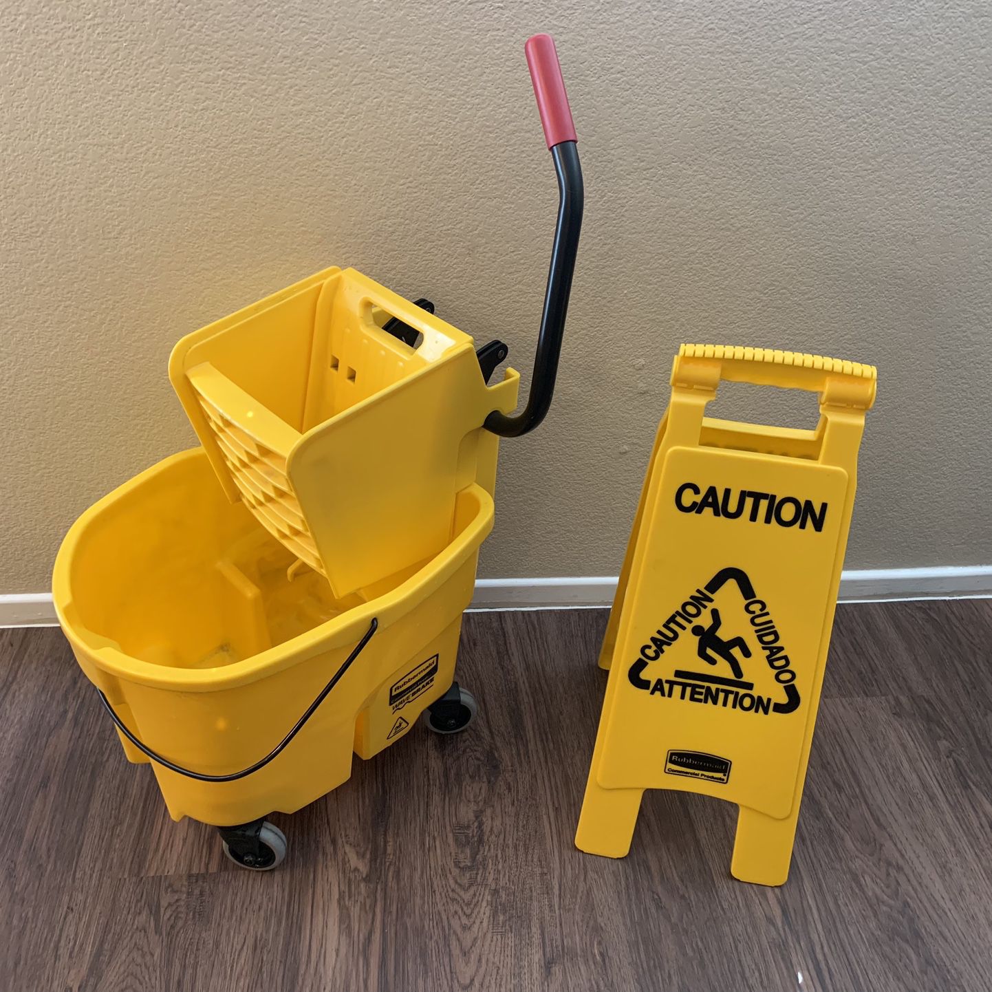 Sold at Auction: Rubbermaid Commercial Mop Bucket
