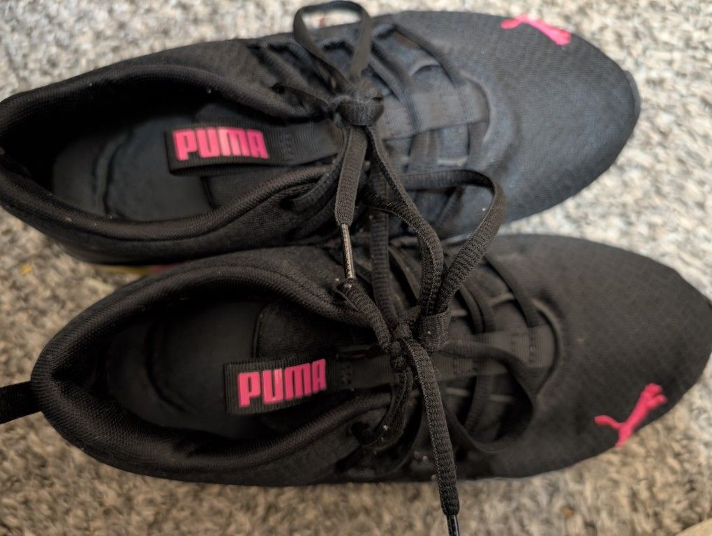 Size 7.5 Women's Puma Shoes