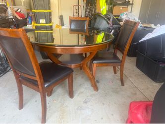 Kitchen table 4 seats 48” round