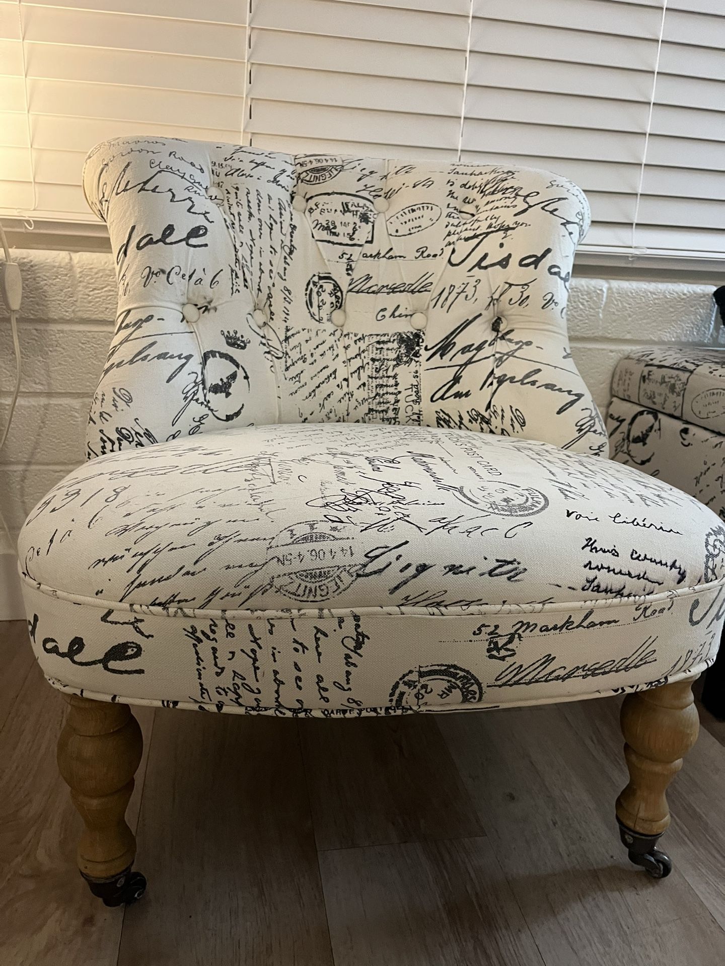 Collectibles Old World Slipper Chair