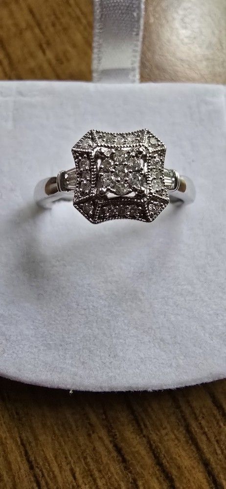 14 Kt White Gold Natrual Earth Diamond Size 7 3/4
