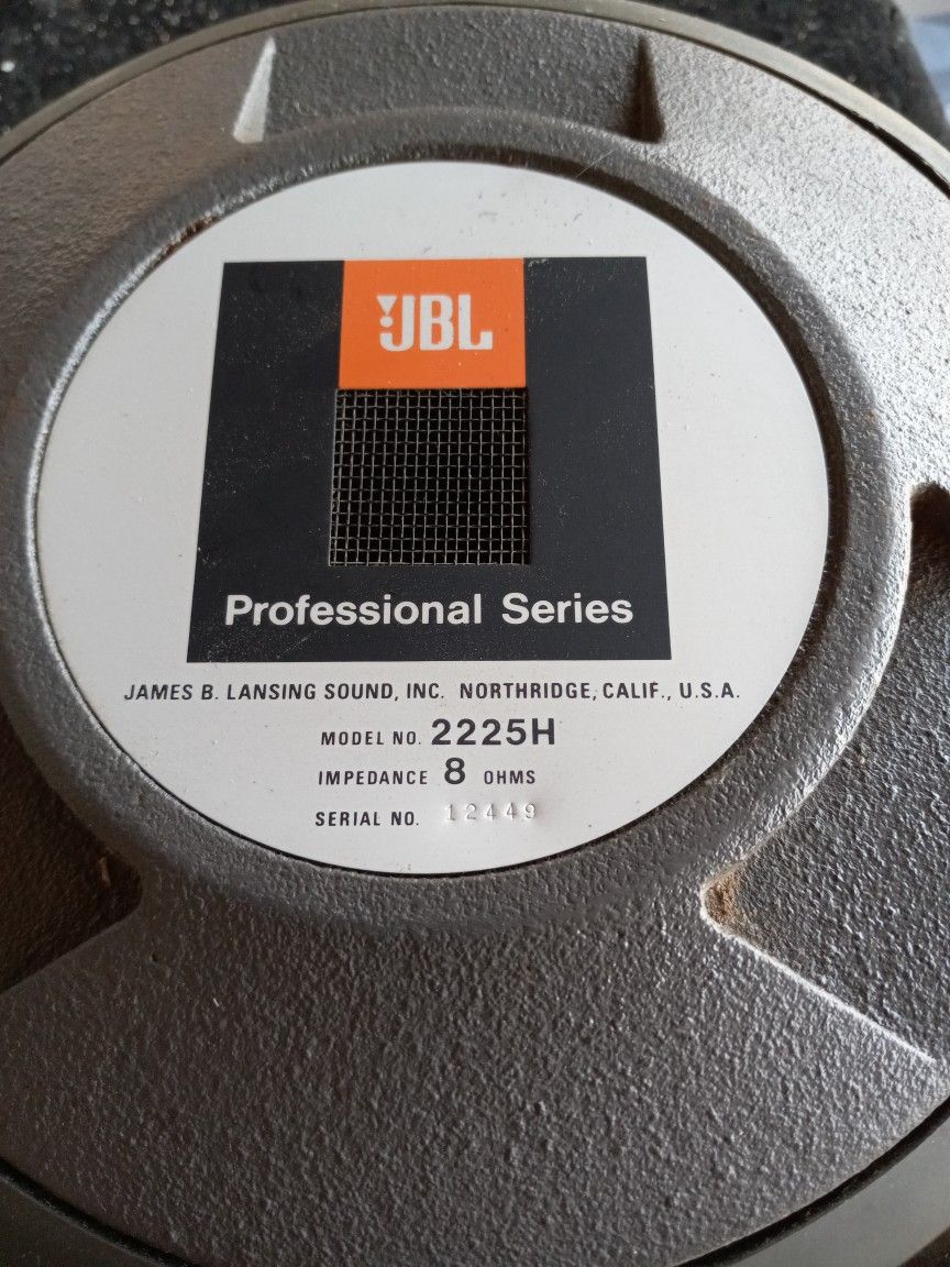 4 Jbl Speaker Make Me an offer