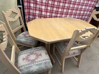 Dining/kitchen table and chairs