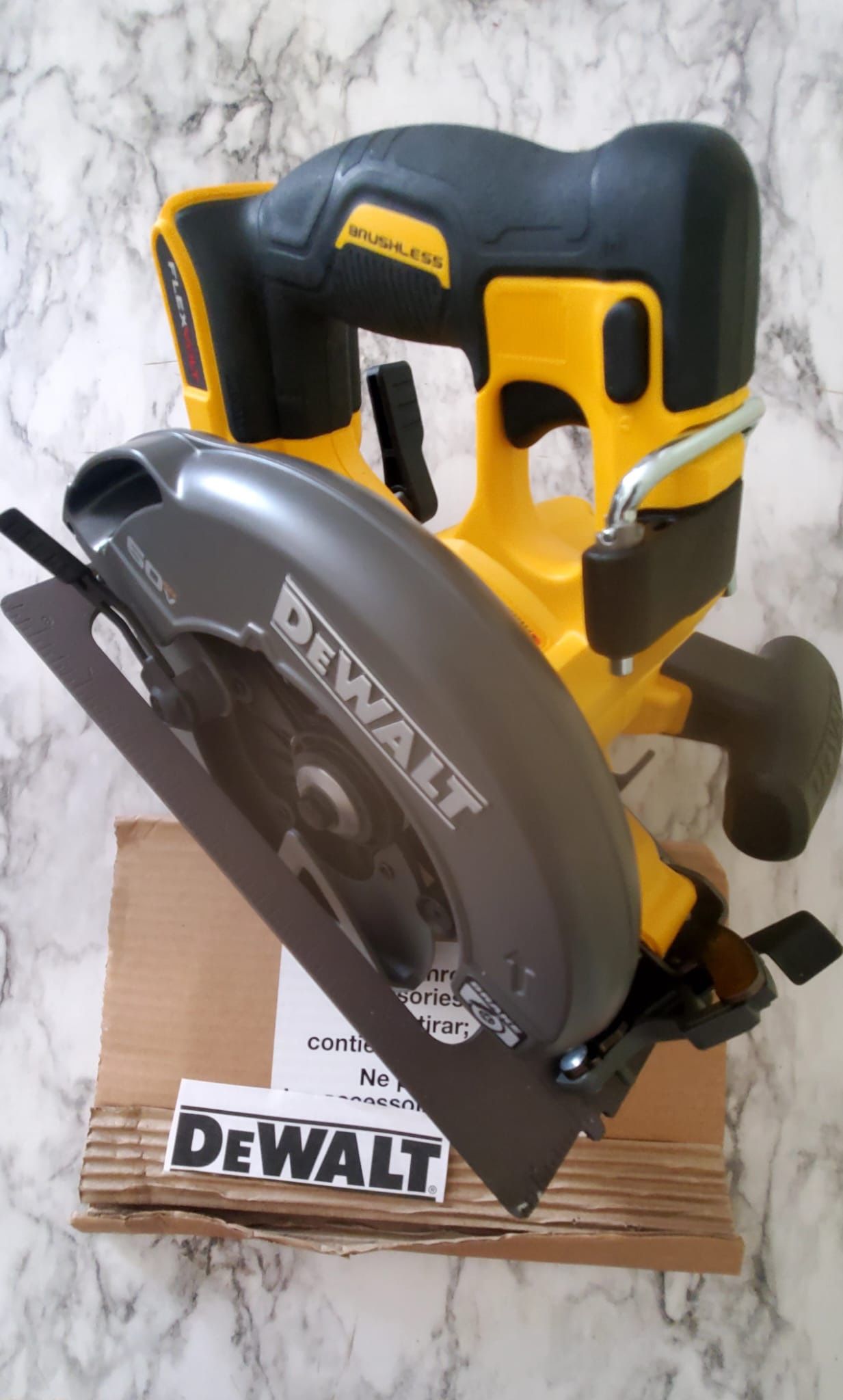 DeWalt 60V Flex Volt Sierra Circular 7 1/4 NUEVA!!! DeWalt 60V Flex Volt Circular Saw 7 1/4 NEW!!!!
